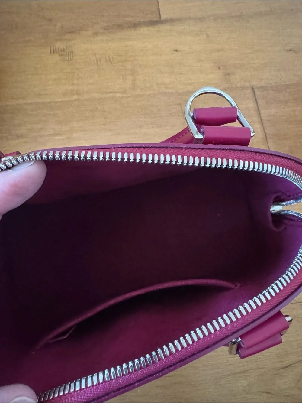 Louis Vuitton Alma BB Epi Leather Satchel in Fuchsia - Picture 7 of 10